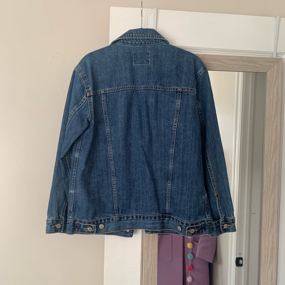 LIKE NEW Old Navy Women’s Oversized Jean Jacket - Picture 4 of 5
